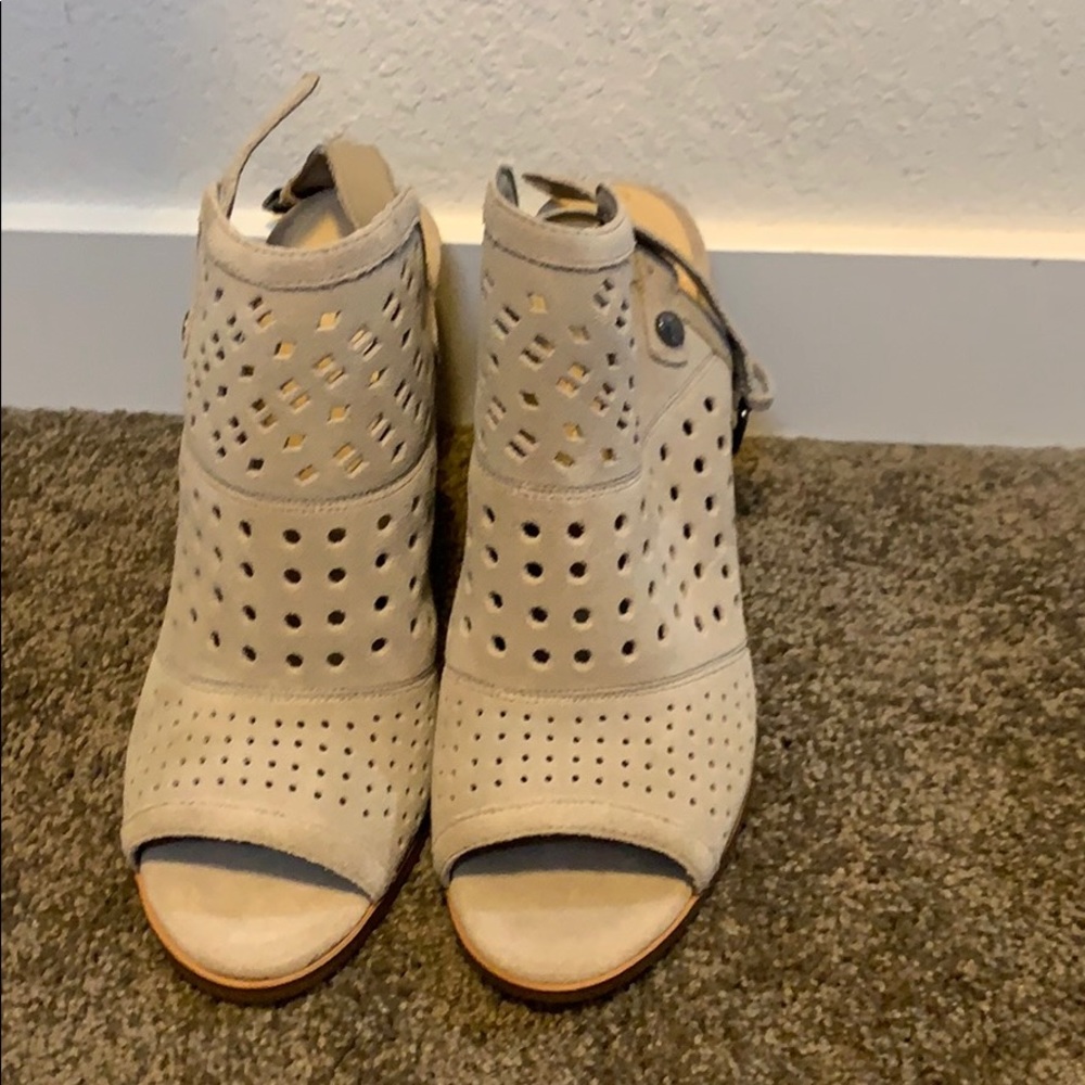 NWOT Marc Fisher suede